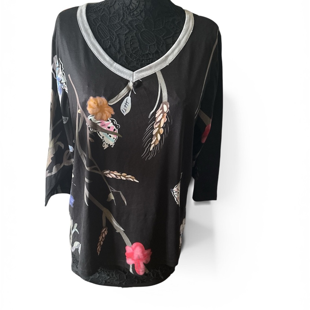 Kenzie Black Floral V‑Neck Women’s Top size 2XL